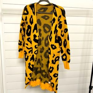 Yellow leopard duster